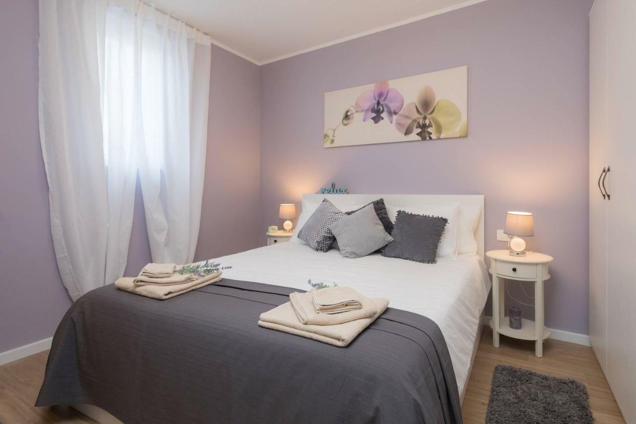 Zlatin Dvor - Apartments For 3, Terrace, Trogir Center, Beach At 5-Min, Bike Friendly Exterior foto